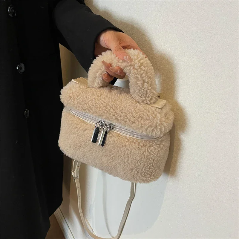 

Winter New High Quality Women's Bag Youth Fashion Trend Versatile Handbag Lightweight and Large Capacity Plush Crossbody Bag