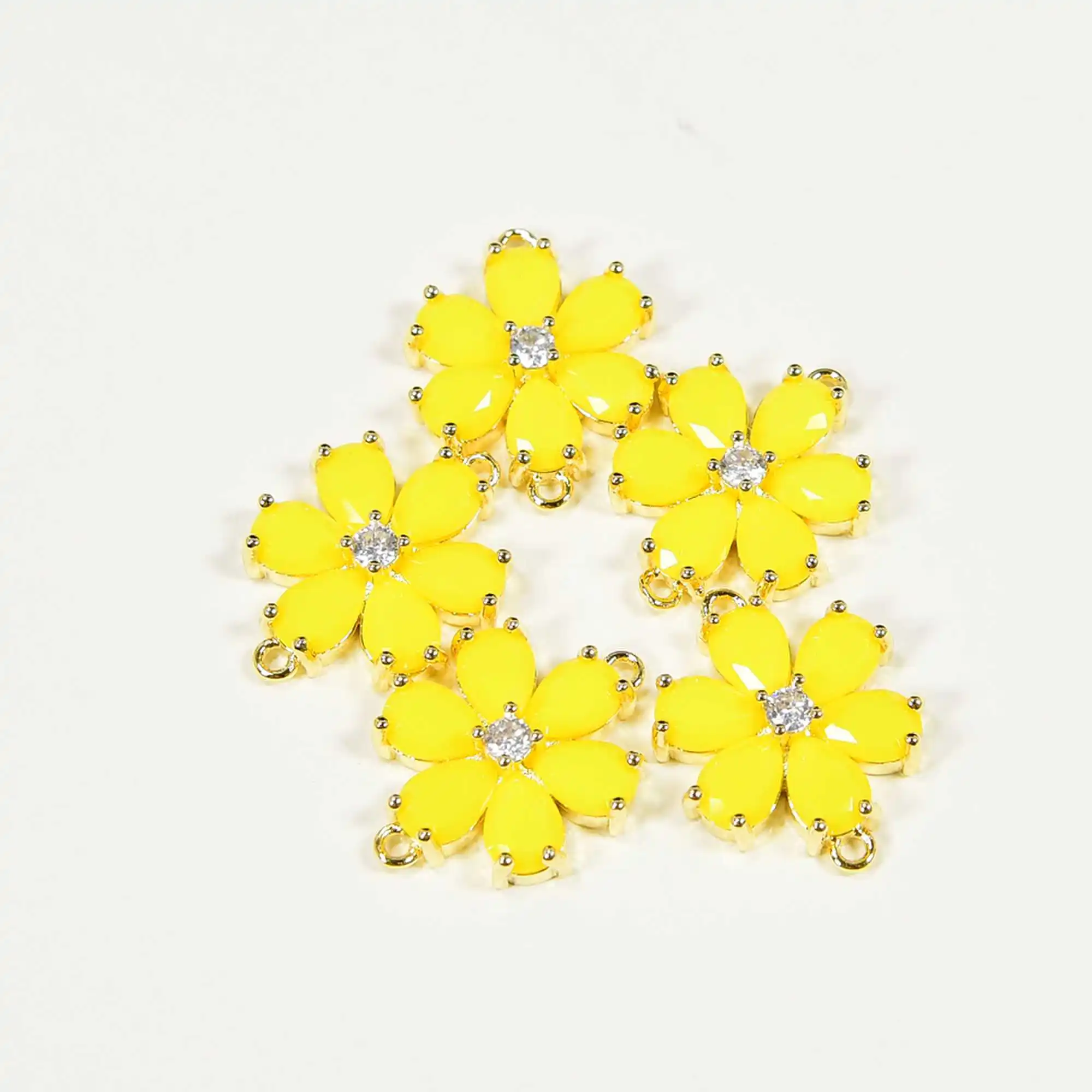 10 Pcs 17mm Yellow Jade Crystal Pave Flower Gold Plated Bezel Sets Connector Pearl Necklace Pendant Jewelry DIY