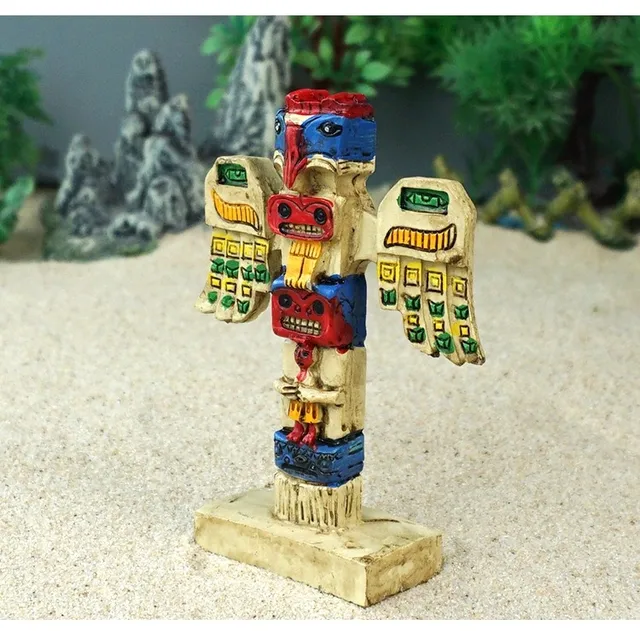 トーテムポールや船の模型などの工芸品セット トーテムポールや船の模型などの工芸品セット とがらす