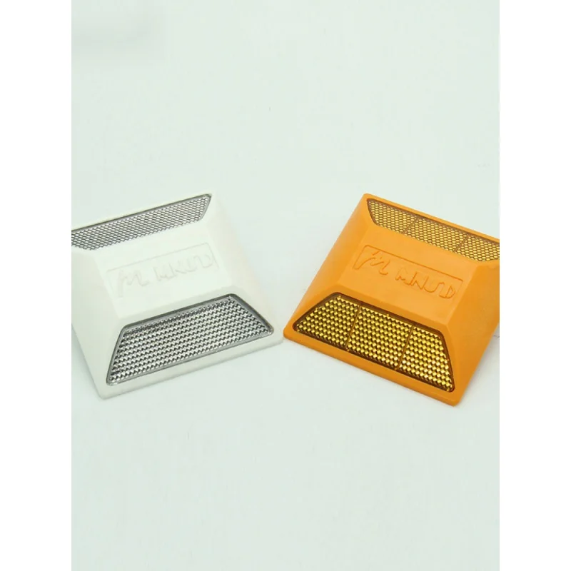 Plastic Reflective Road Marker Raised Signage Single-Sided Double-Sided Reflective Road Stud Spike Deceleration Spike