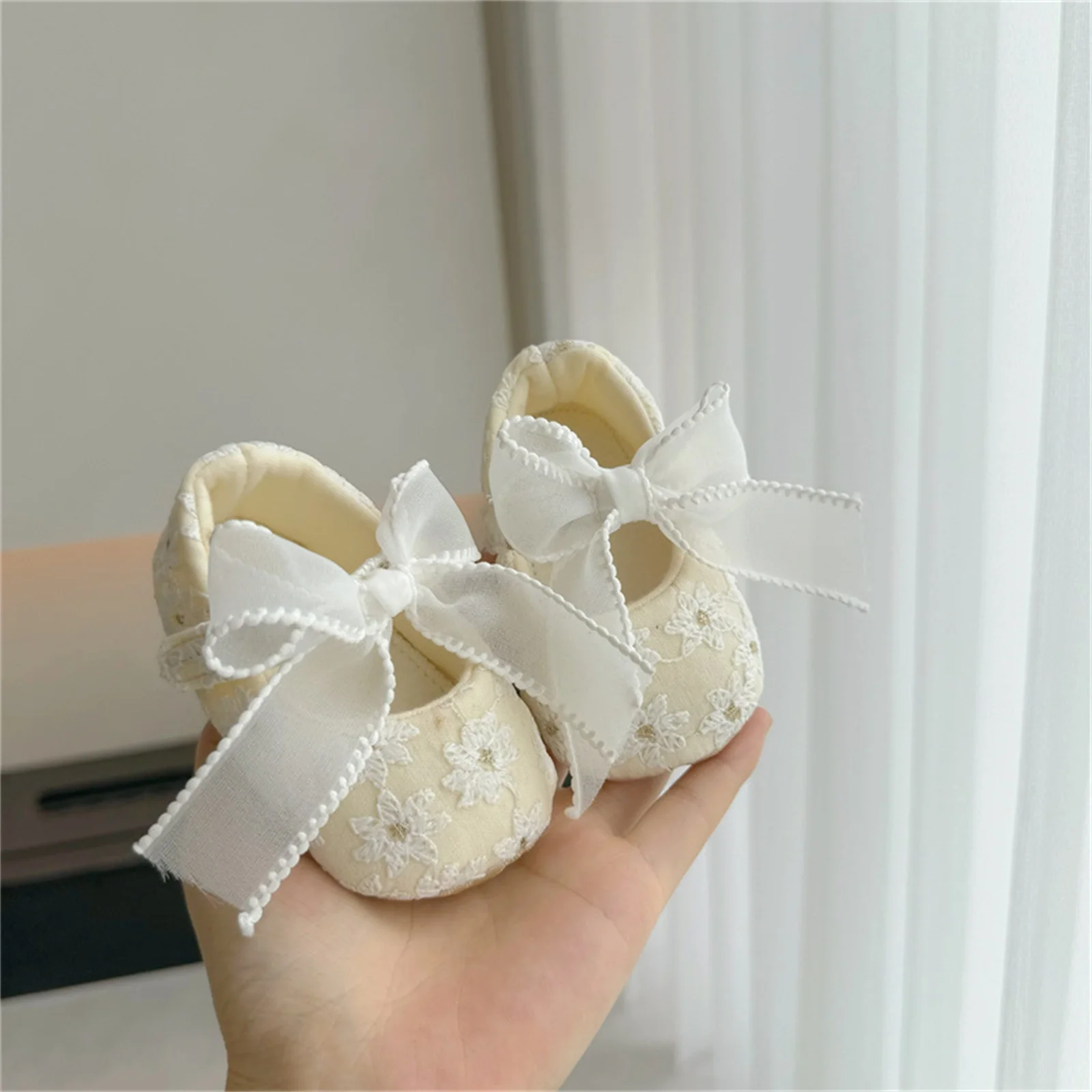 Princess Baby Girls Crib Shoes Lace Bows Flats Non-slip Soft Soles Floral Embroidery Mary Jane Shoes for Newborn