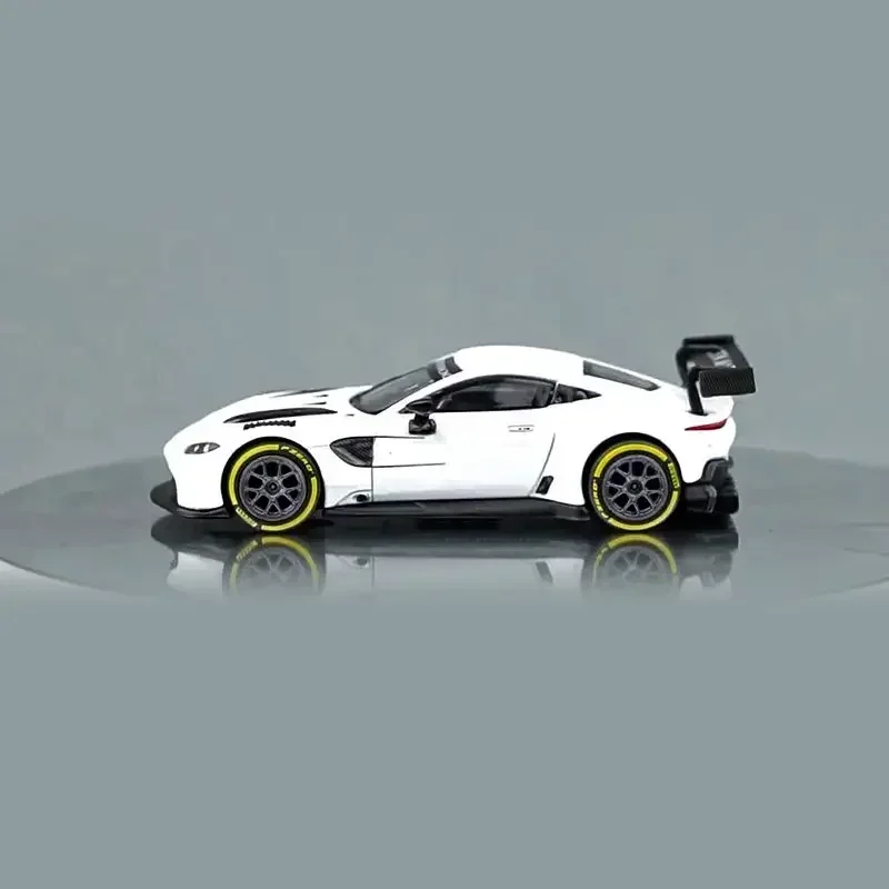 

XCartoys x Pop Race 1:64 GT3 WHITE Model Car