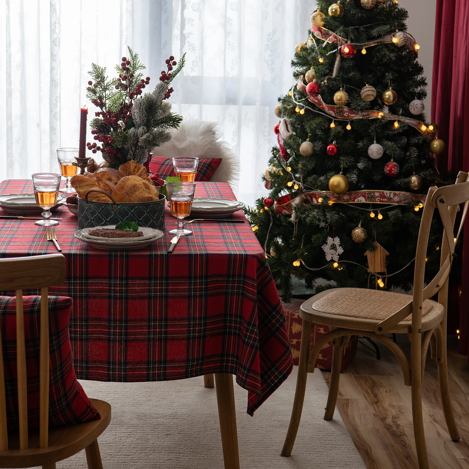Confezione 3 Tovaglie Natalizie Usa E Getta MOROBOR, In Plastica Impermeabile, Rettangolari 274x137 Cm, Motivo Rosso E Verde Con Stelle Di Natale, Per Banchetti E Feste
