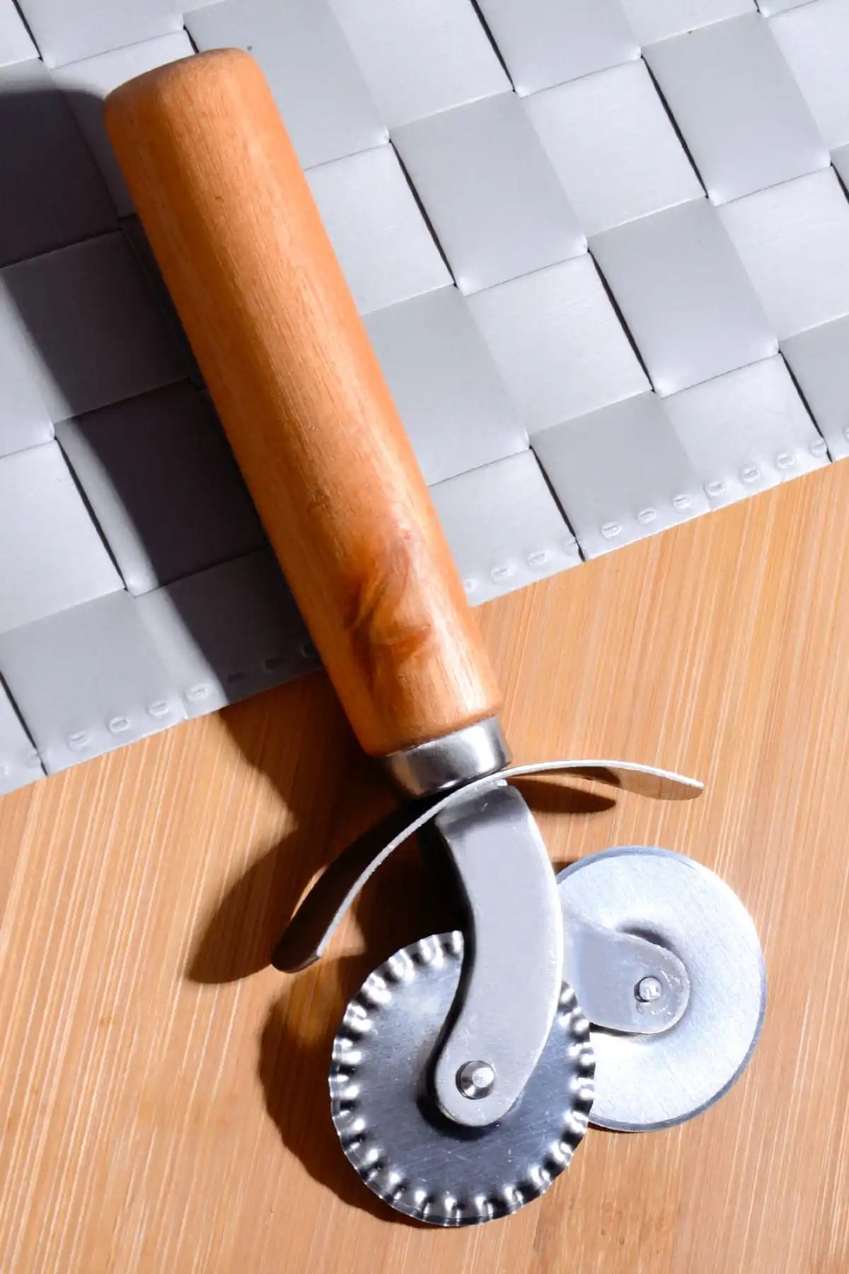 Bamboo Handle Double-Sided Dough Cutter Roulette ping Practical