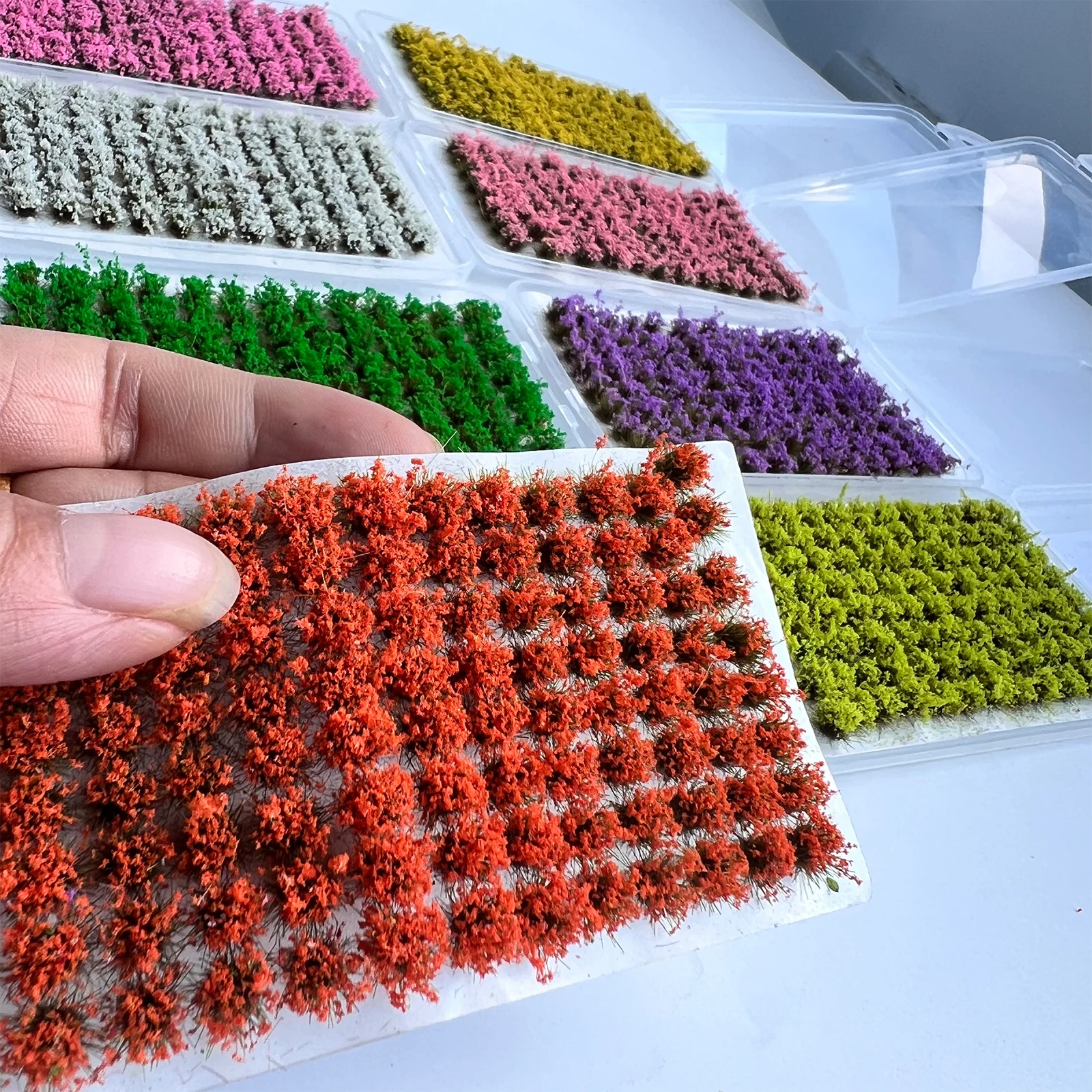 104PCS/Box Mini Flower Cluster Diorama Layout Matte Viscose Grass Tufts Vegetation Groups For Railway Train Decor Landscape