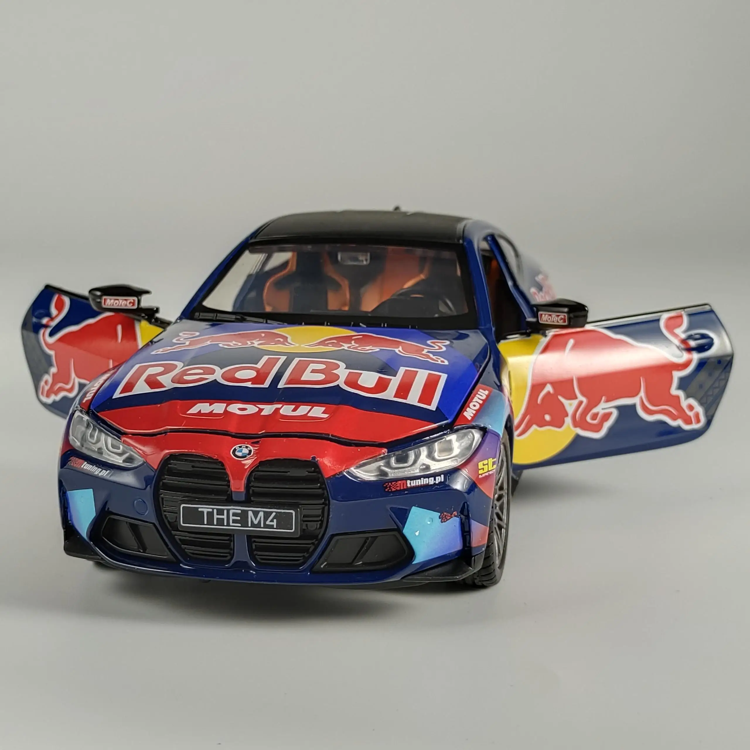 希少【極美品】BMW M4 DTM 2016 1/18 レッドブル仕様 希少【極美品