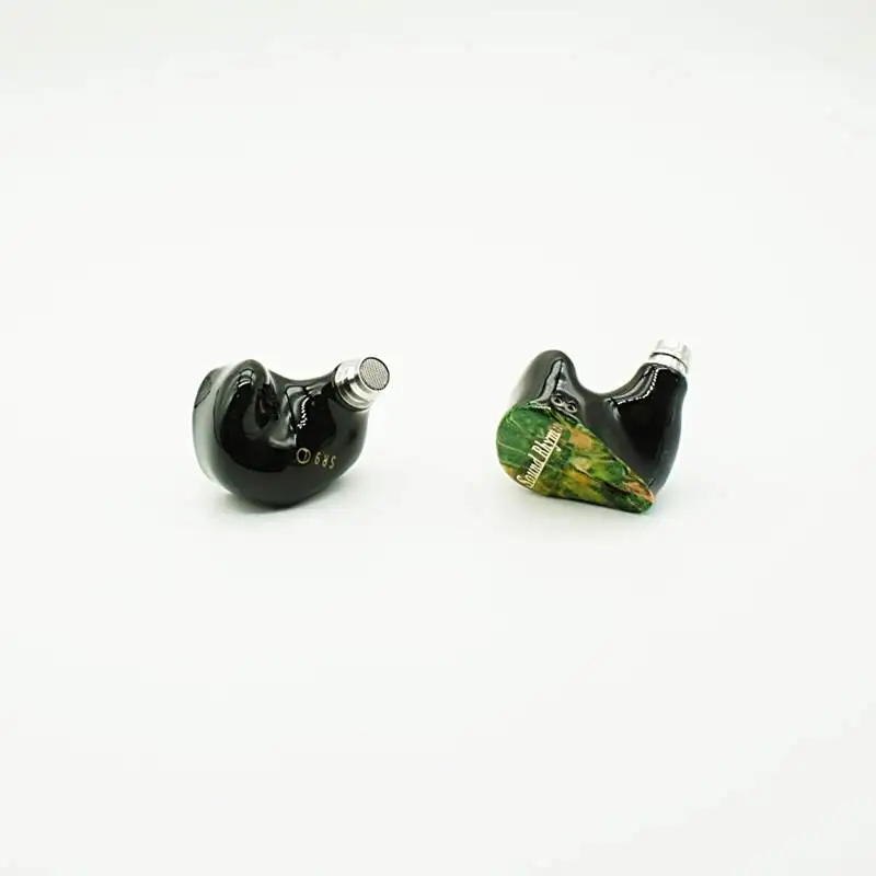 イヤホン soundrhyme sr9 Sound Rhyme SR9は、優れた没入感で音楽を真に生き生きと響かせる