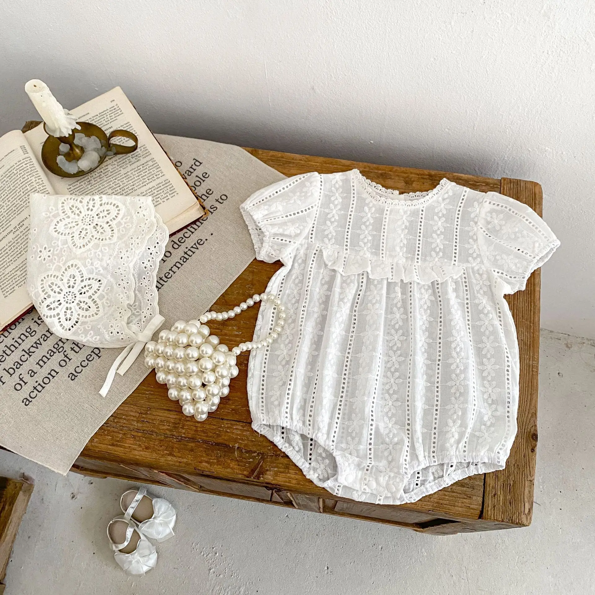 

Summer 2024 Newborn Girl Bodysuit Round Collar White Lace Solid Color Muslin Short Sleeve Infant Girls Jumpsuit Baby Girl Romper