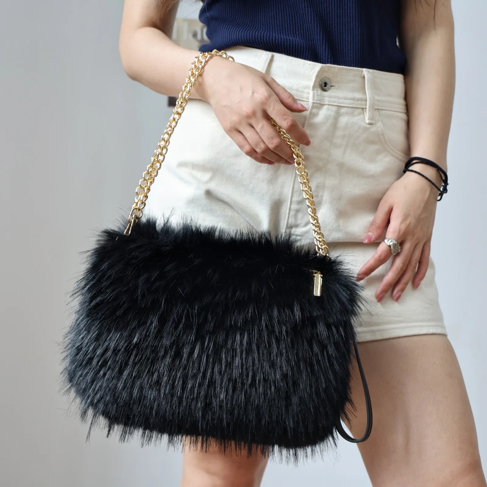 Women Chain Square Bag Casual Faux Fur Tote Bag Versatile Fuzzy Crossbody Bag Soft Cute Fall Winter Female Purse