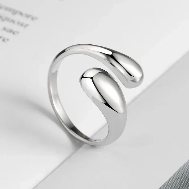 خاتم بلون ذهبي