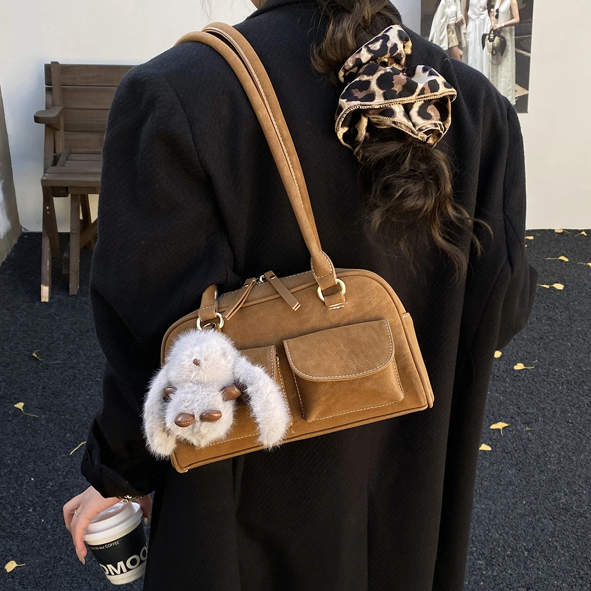 Korean Niche Handbag Pillow Bag for Women 2025, Very Stylish New Model with Multiple Pockets, Commuter Shoulder Bag, Underarm Boston Bag for Shopping and Park Visits