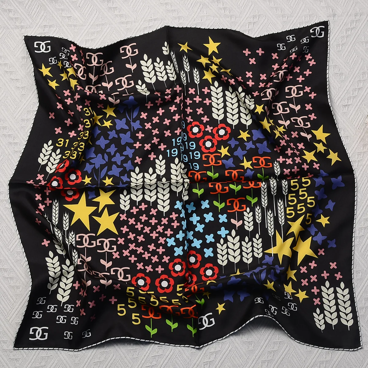 Elegant Versatile Silk Twill Scarf - Luxurious Heavyweight Mulberry 70 Square Fashion Accessory