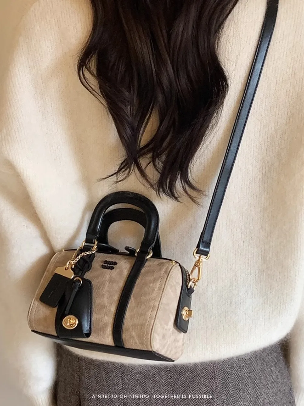 Nanfeng Chio2nd internet celebrity semi cooked mocha pillow bag women's new handheld small handbag shoulder crossbody bag