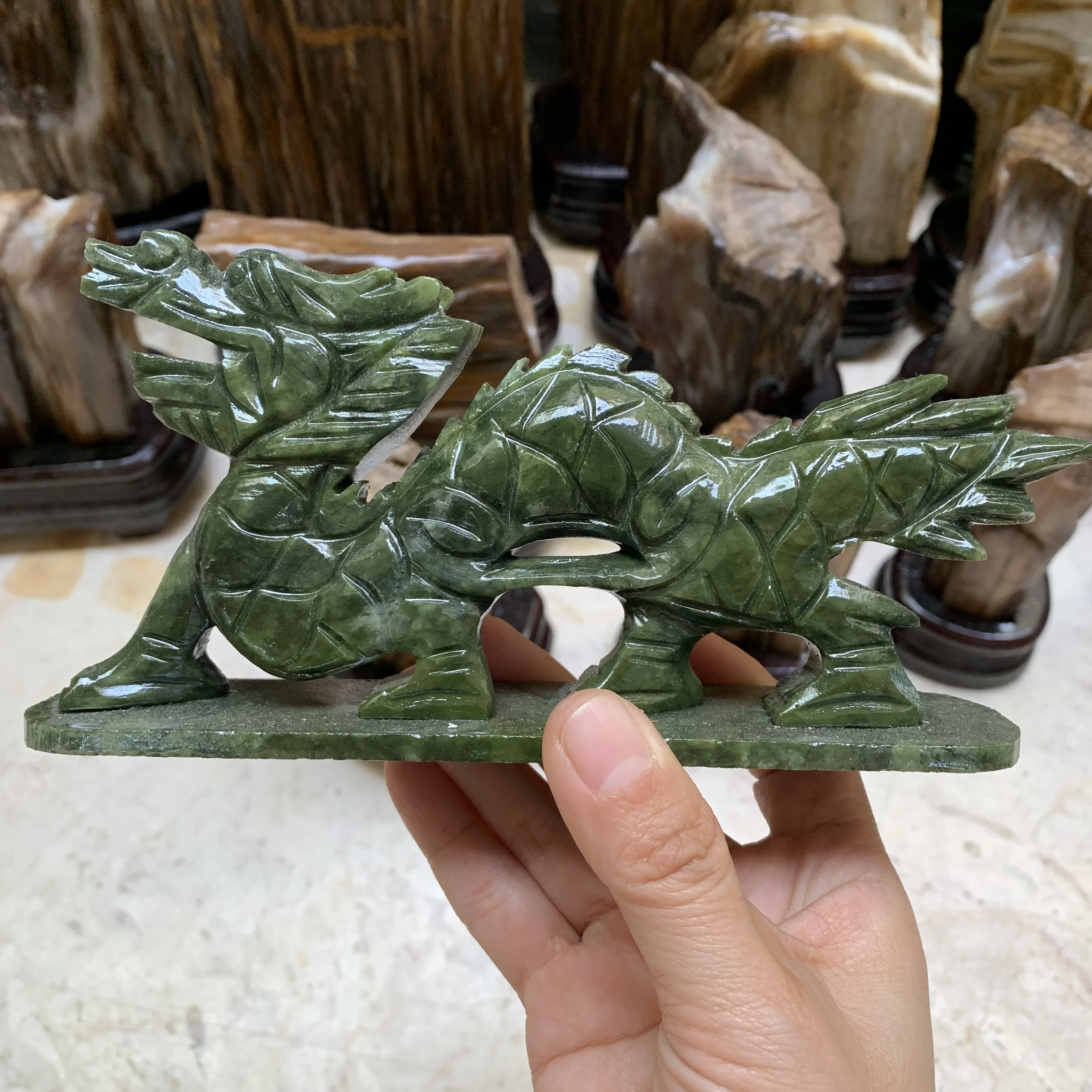 Wholesale Natural Green Jade Dragon carvings Rock crystal Loong Figurine for Desktop decoration 2