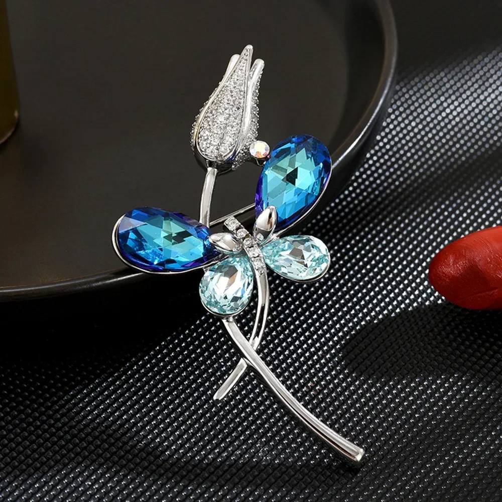 Luxurious Crystal Tulip Brooch Pin for Women Elegant Blue Butterfly Insect Corsage Clothes Decoration Jewelry Accessories