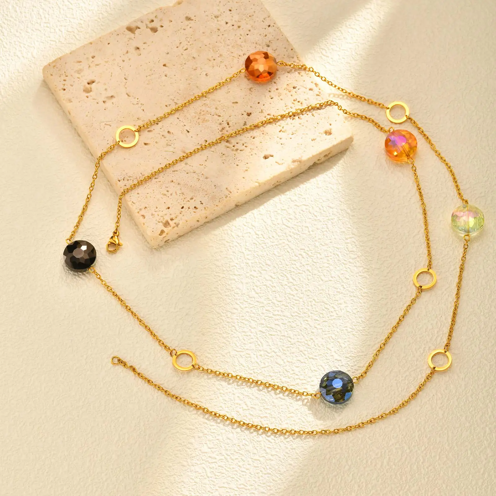 Schicke lange Halskette mit geometrischen farbigen Perlen, mehrlagige Pullover-Kettenhalskette aus Edelstahl, stapelbarer Modeschmuck für Frauen – Detail 8