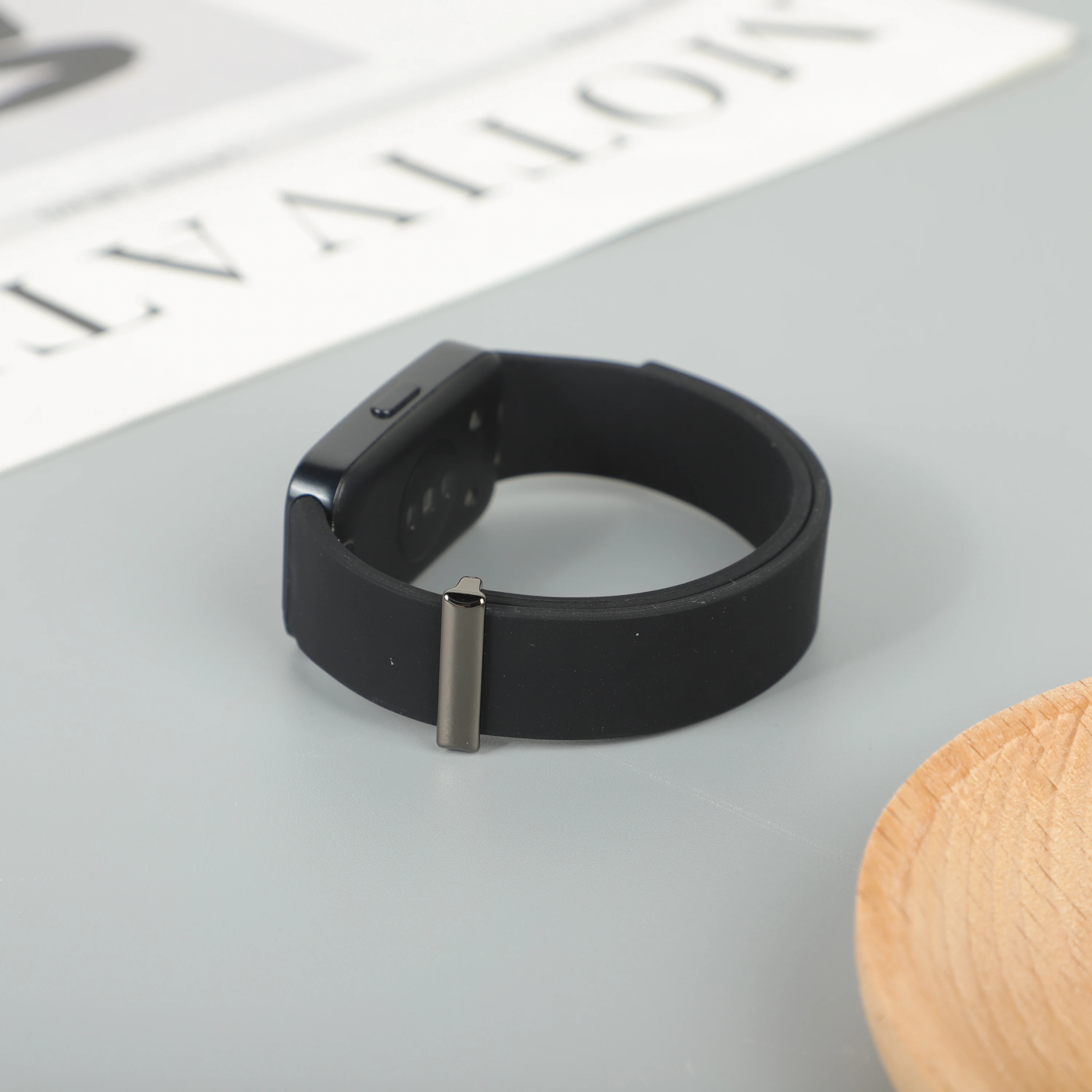 Magnetic Sport Silicone Loop Bracelet Strap - Universal Fitness Band Accessory