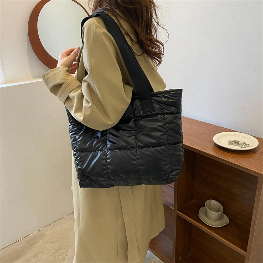 Fashion Shoulder Bag Large Capacity Cotton Padded Ladies Tote Handbags Rhombus Purses Handbags Quilted Solid for Leisure Travel