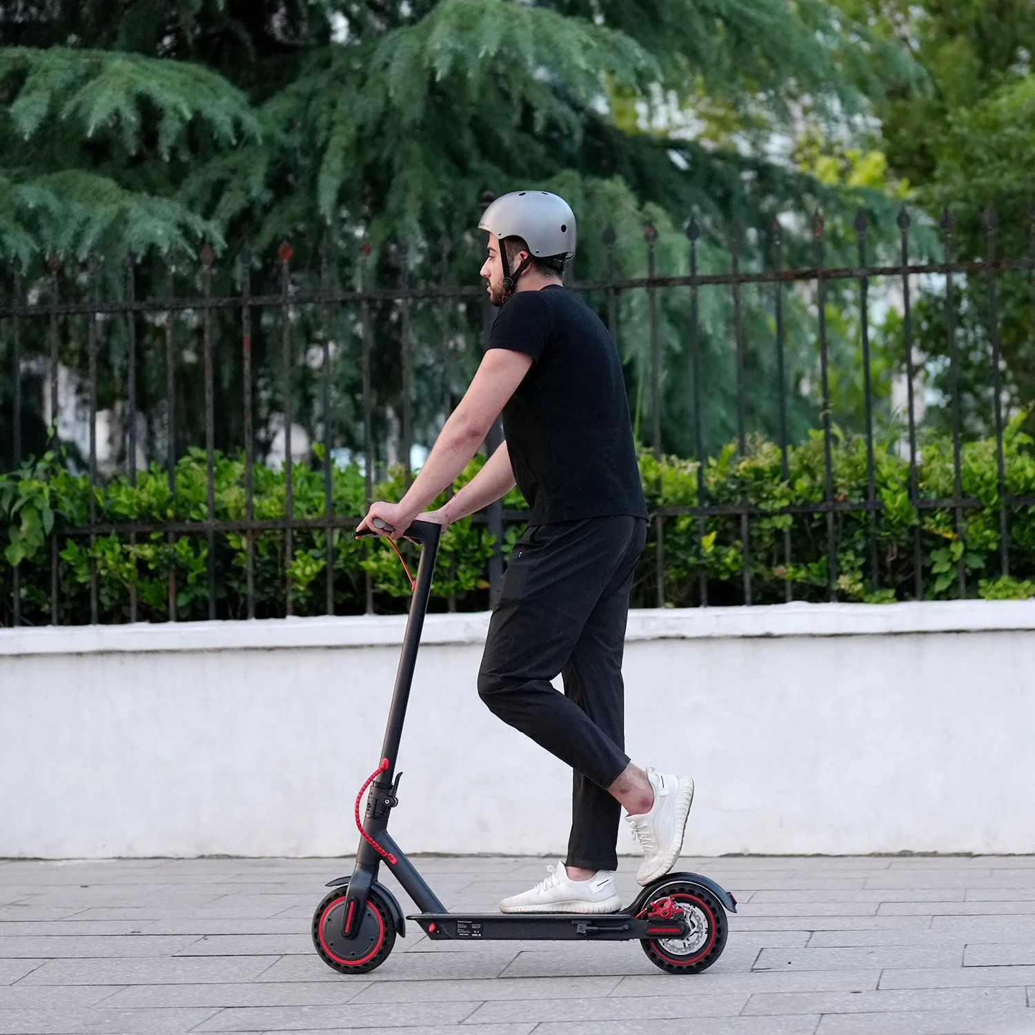 سكوتر كهربائي لمحطة الكبار قابل للطي مقاس 8.5 بوصة