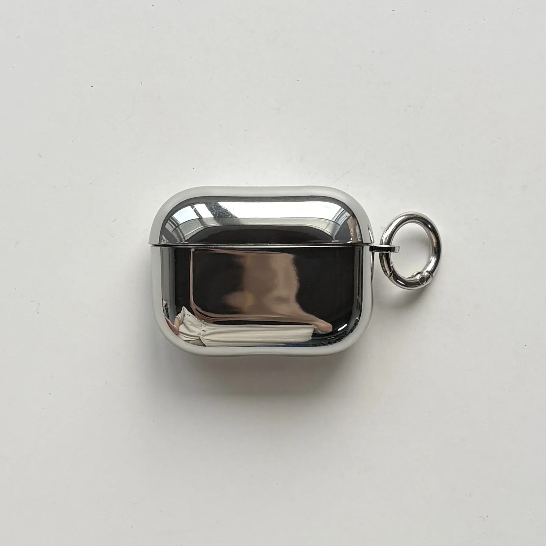 Elegant Electroplated Silver Protective Earphone Case with Metal Ring