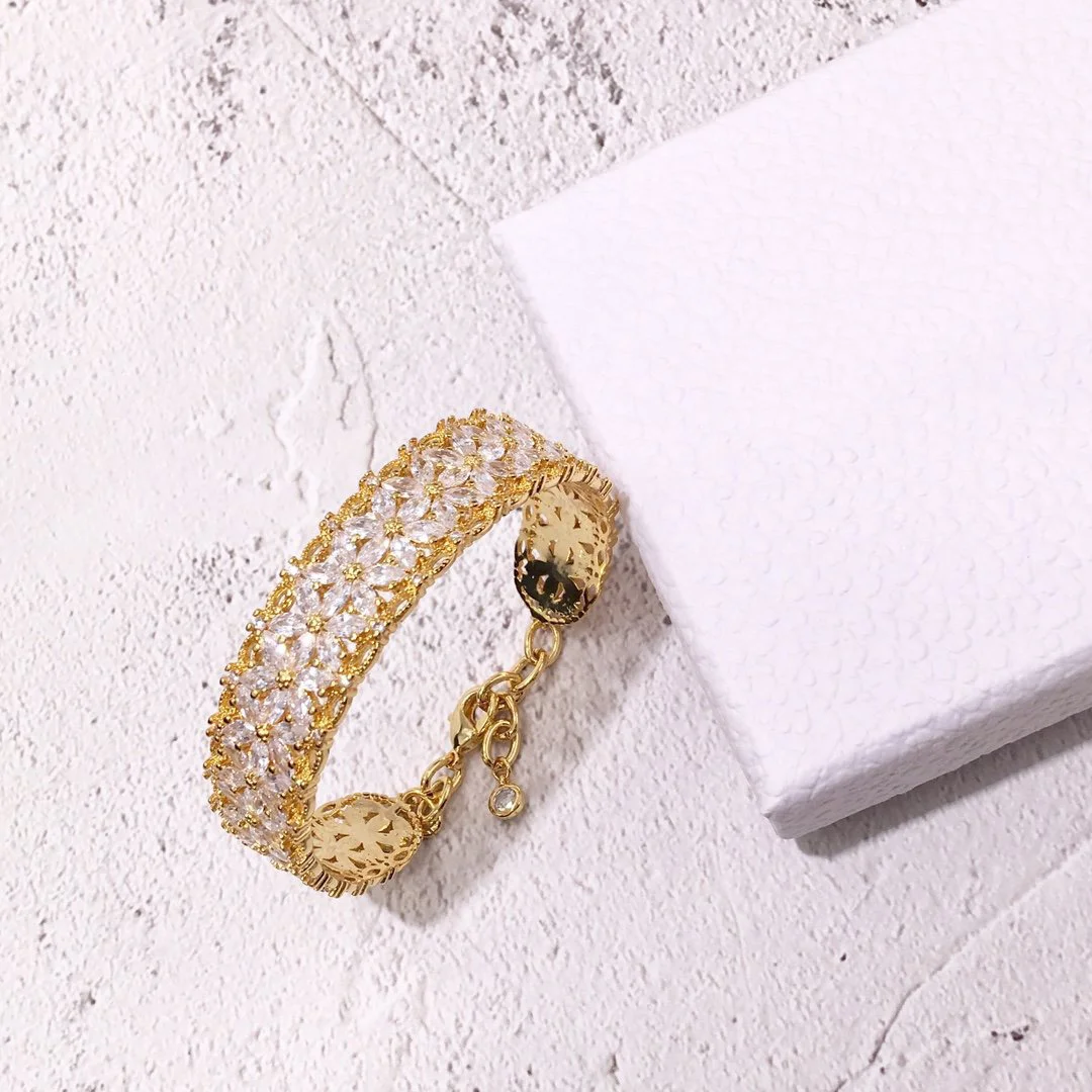 2022 Hot Trend Brand Six Petal Lace Hollowed Out Bracelets Shiny Diamonds Gold Rose Gold SilverEveryday Wear, Party, Birthday