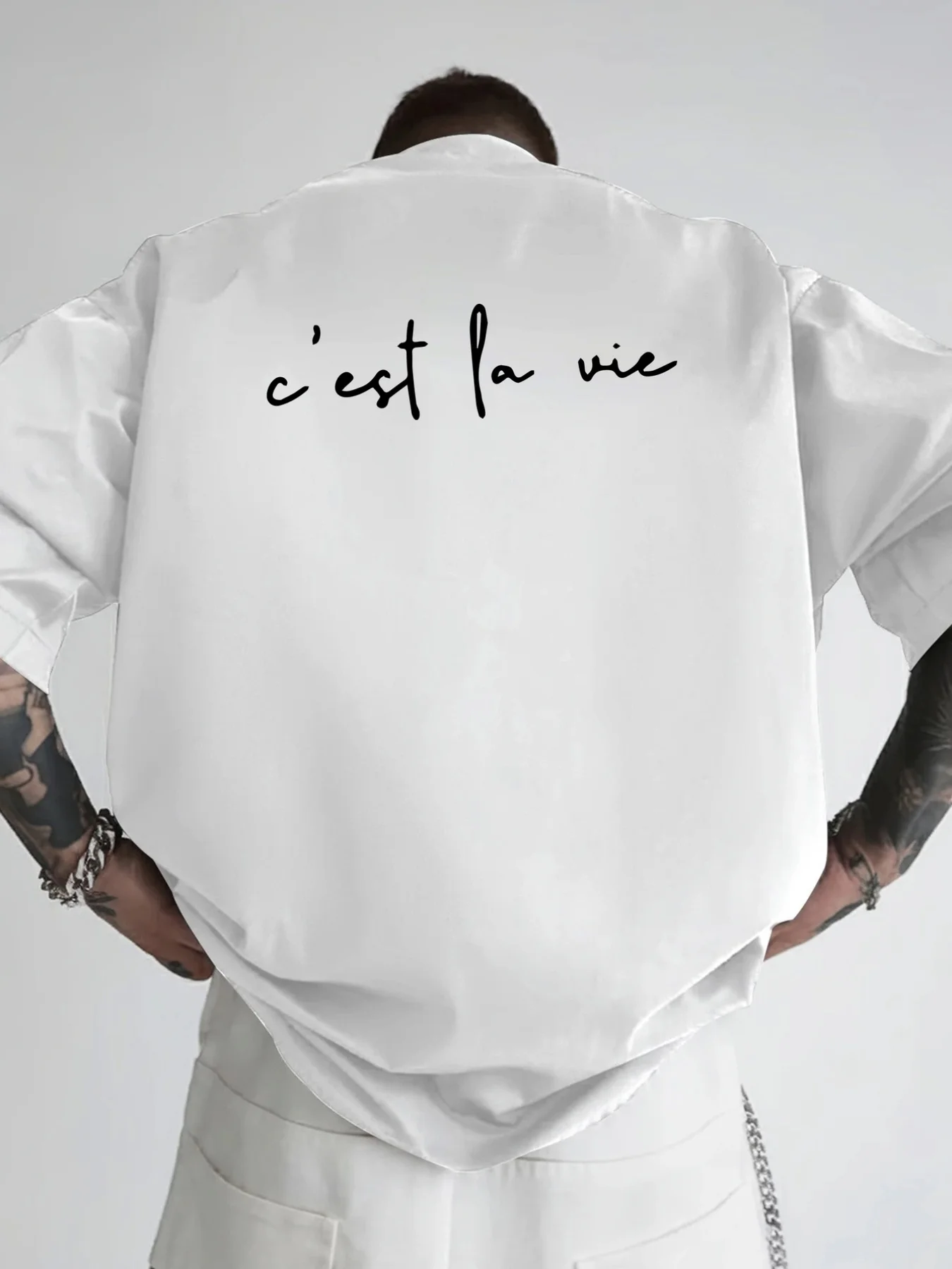 Herren-T-Shirt, „Life is like a play“, doppelseitiges Muster, locker sitzendes Herren-T-Shirt für eine lebensstilvolle Haltung, Herrenbekleidung, T-Shirts