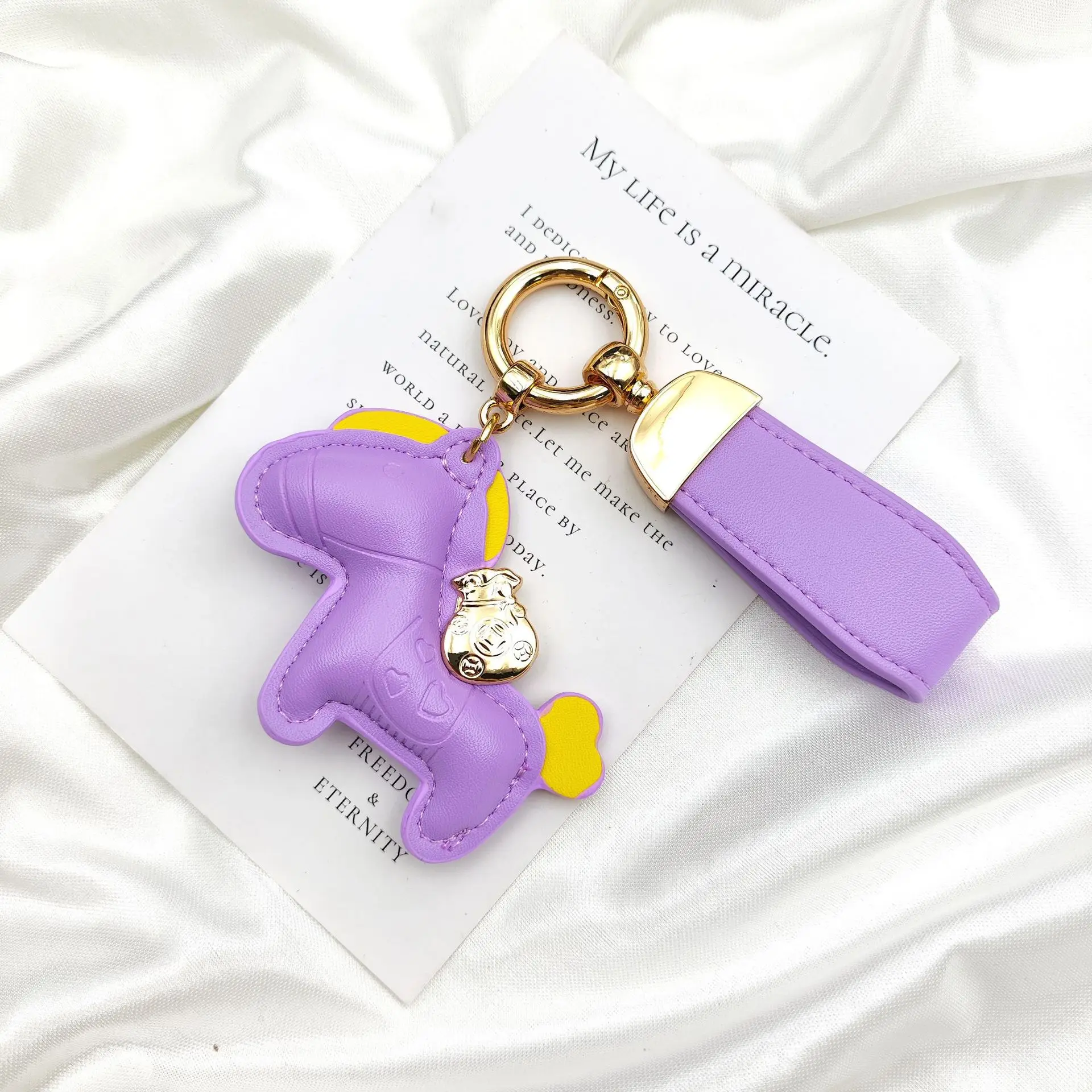 Elegant Leather Cartoon Pony Keychain Pendant, Mini Horse Bag Charm and Stylish Holiday Gift