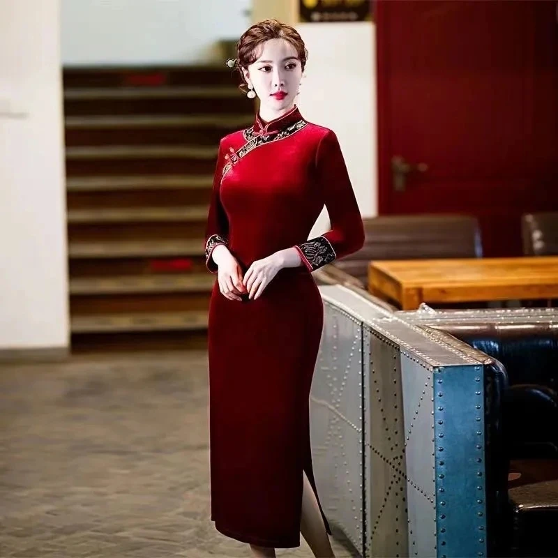 

AutumnWinter Golden Velvet Cheongsam Dresses Noble Women Style Embroidered Dress Mother High End Elegant Improved Long Vestidos