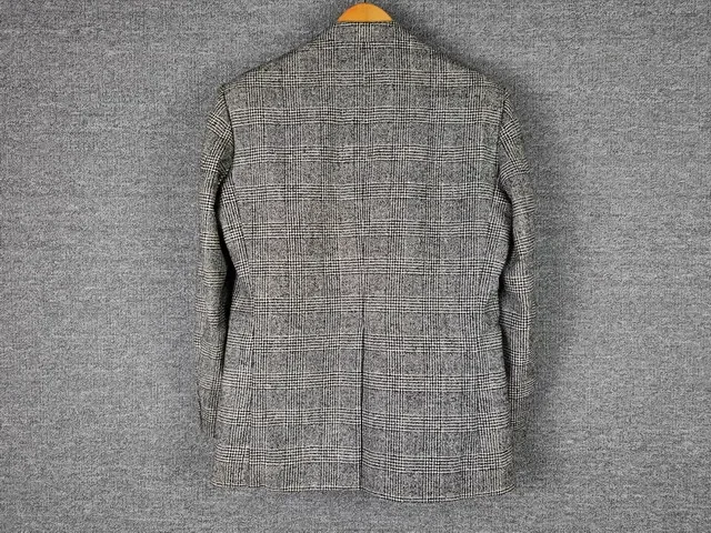 Step into elegance in our men's suit jacket. Exquisite craftsmanship, timeless design, make you stand out 6143