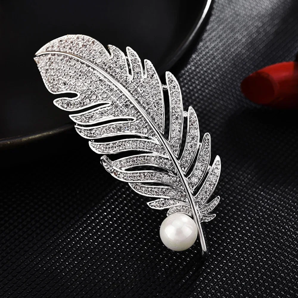 Light Luxury Brooch for Women Silvery Crystal Feather Brooches Women's Clothing Decoration Safety Pin Elegant Wedding Jewelry