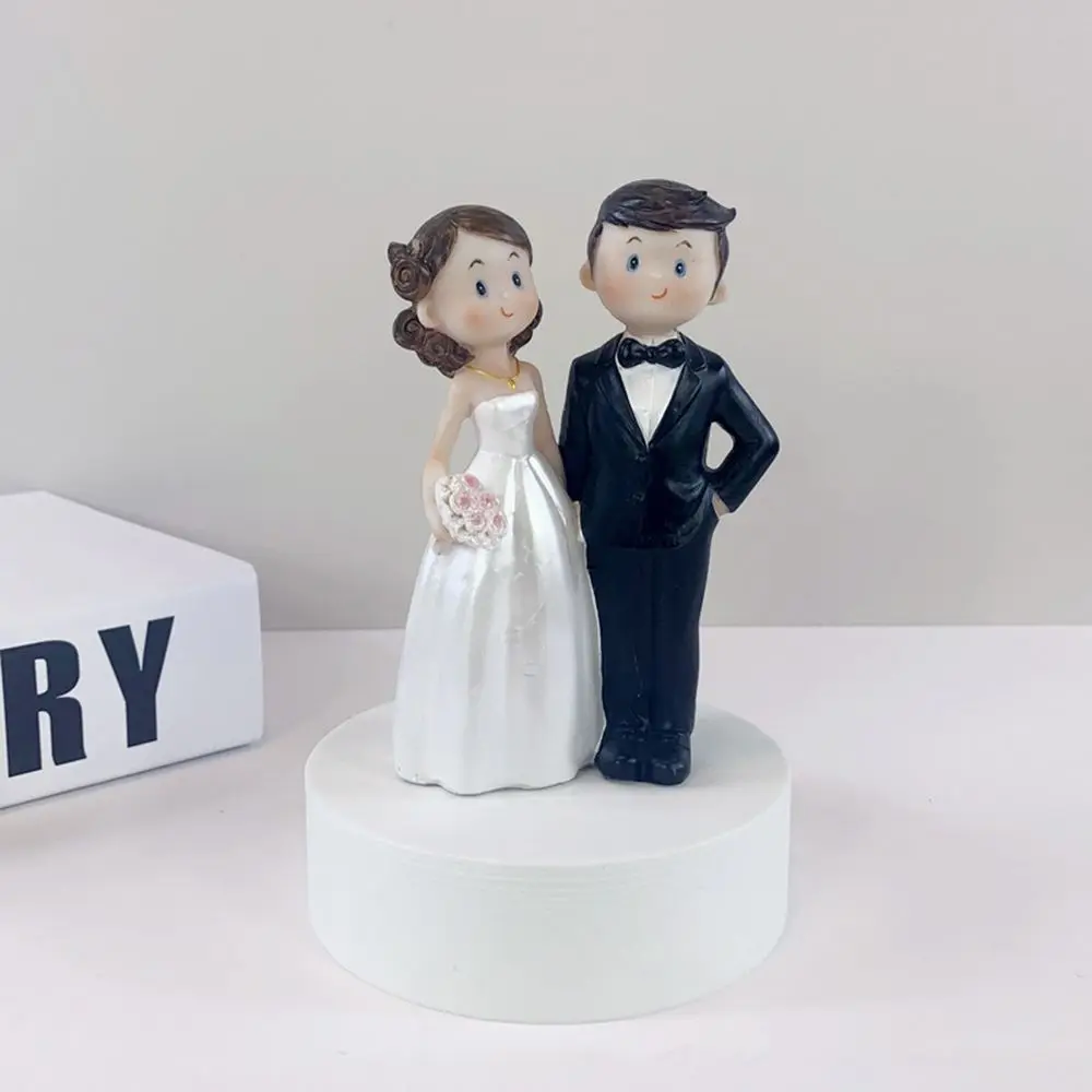 Cartoon Resin Bride and Groom Ornaments Figurine Wedding Ornament Cake Topper Decor Valentine's Day Gift