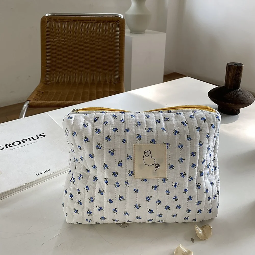 Quilted women cosmetic bag cosmetic storage bag toiletry bag makeup bag cosmetic case portable cotton floral cosmetic pouch