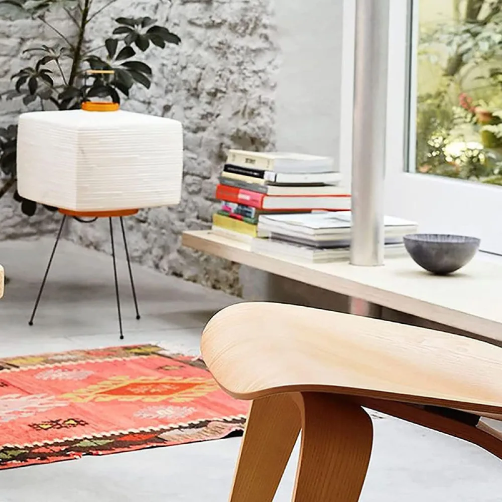 Side view of Akari Noguchi Yong Table Lamp