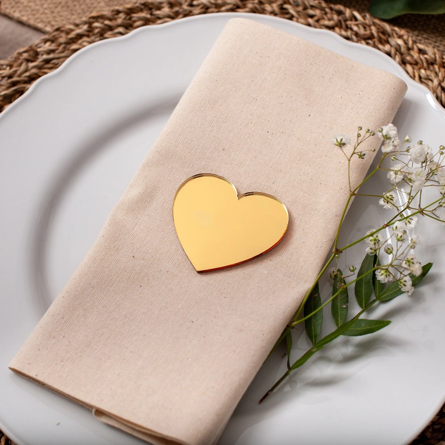 

Blank Acrylic Heart Shape Wedding Place Card,Guest Seating,Wedding Party Baby Shower Favors Decor,Perspex Gift Tags Food Sign