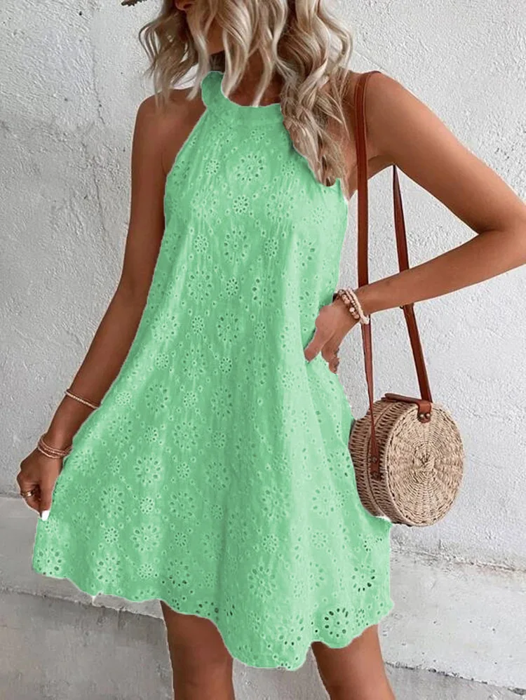 2026 Women's White Floral Cut-out Halter Neck Dress, Sleeveless Bohemian Maxi Dress with Irregular Hem for Beach Holiday