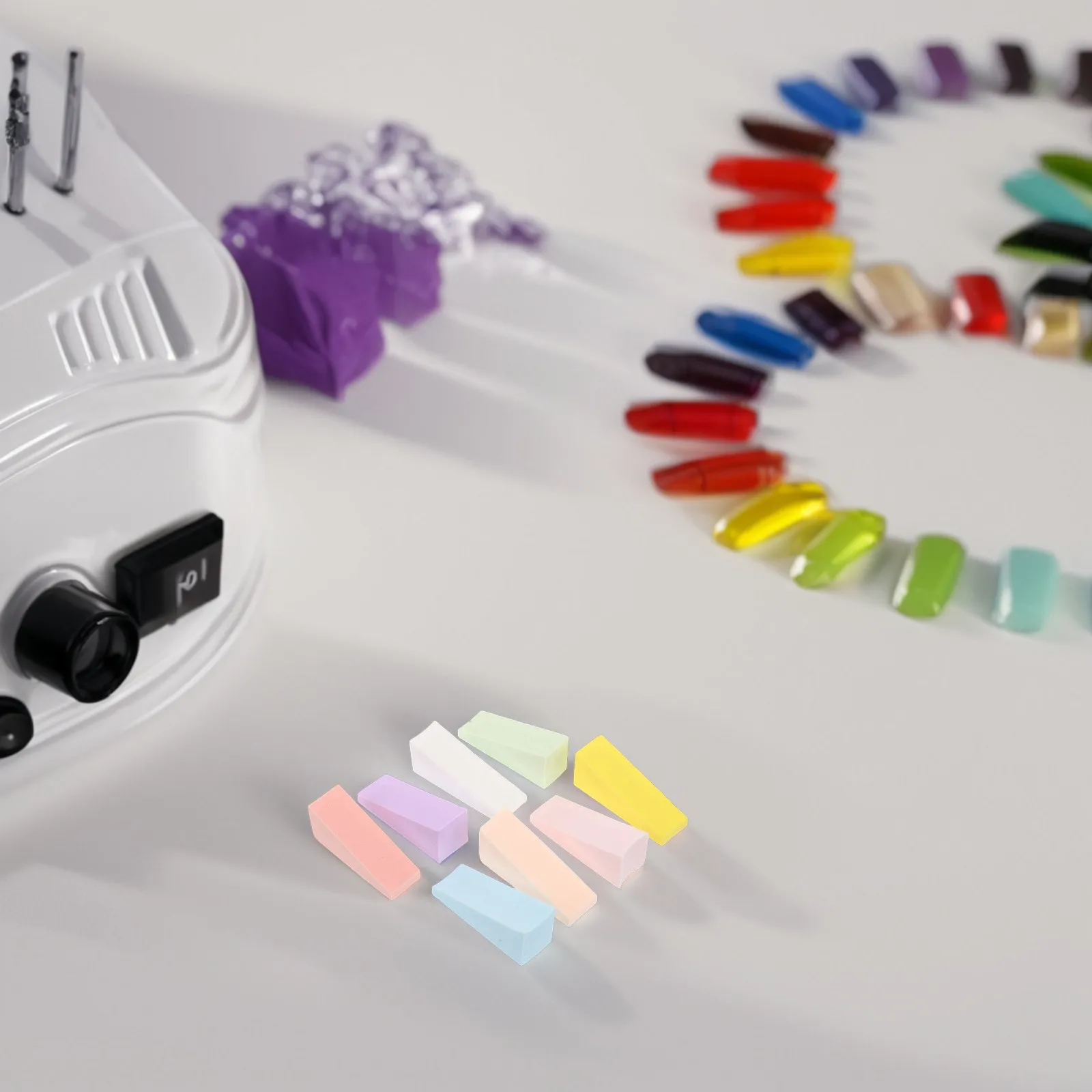 40Pcs 삼각형 네일 스폰지 부드러운 재사용 가능한 폼 어플리케이터 원활한 블렌딩 아이 섀도우 파우더 페이스 매니큐어 DIY 뷰티