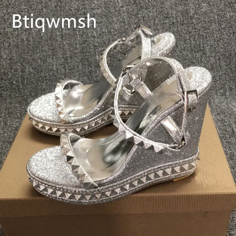 

Silver Shiny Sequined Platform Sandals Women Open Toe Rivet Studded Wedges Shoes Lady Sexy Wedding Shoes