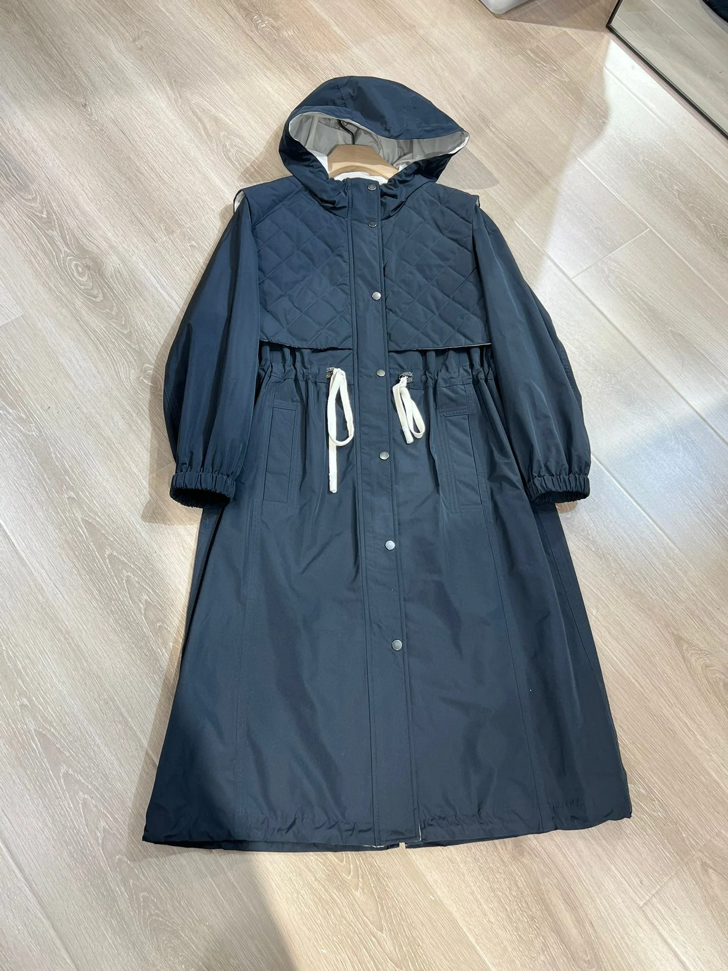 

Демисезонный свободный длинный тренч с капюшоном