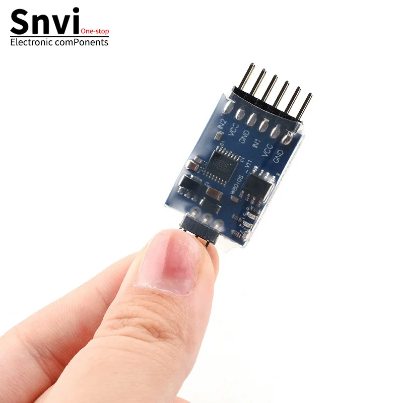 Gros plan sur le commutateur vidéo FPV 2/3 canaux télécommandé PWM pour drone, mettant en évidence le récepteur PWM.