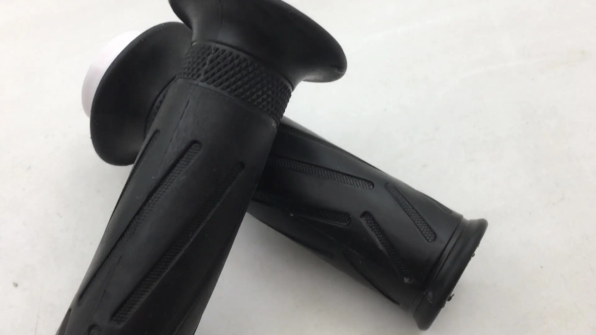 Poignées De Guidon Moto Caoutchouc - Pour Yamaha YZF R1, R6, FZ6, MT07, MT09, Etc. - Paire Noire