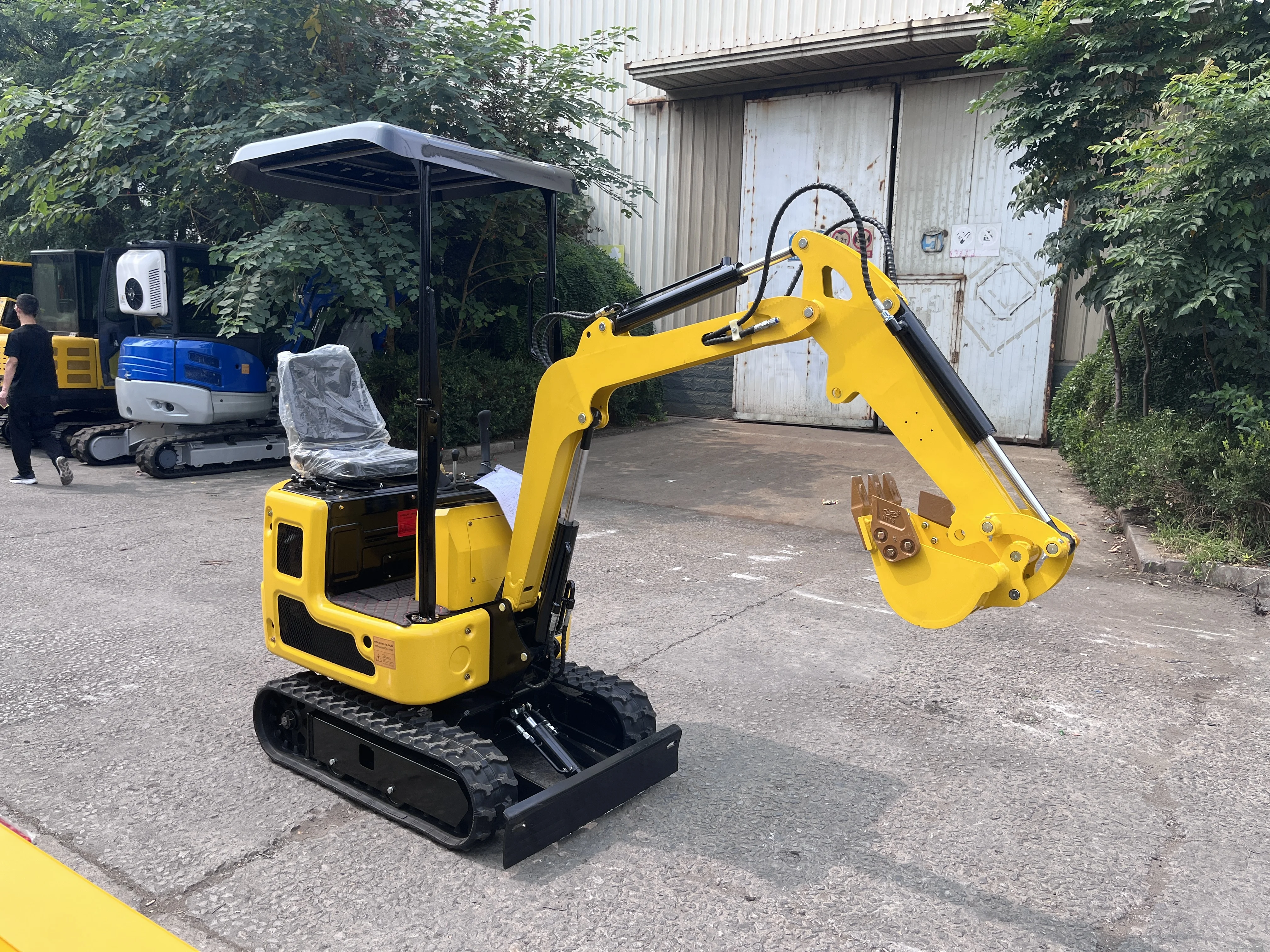 Рисунок 4 - Мини-экскаватор на гусеничном ходу