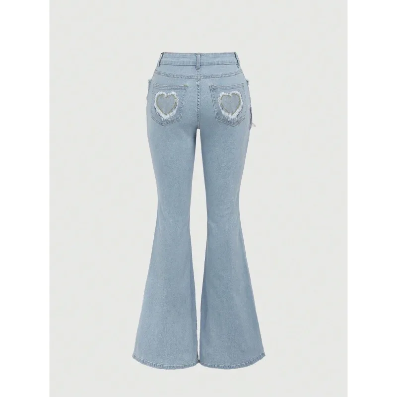 Jean pour femme en denim extensible avec broderie cœur et ourlet irrégulier, coupe décontractée avec poches