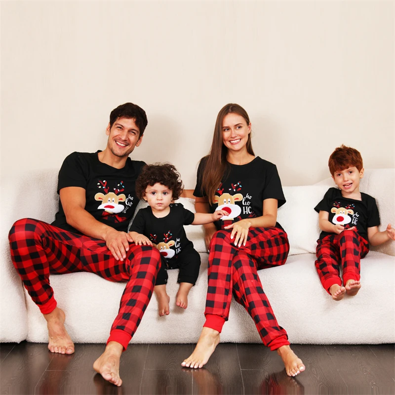 

2023 Short Sleeve Christmas Family Matching Outfits Deer Father Mother Kid Baby Pajamas Sets Plaid Mommy and Me Xmas Pjs Clothes