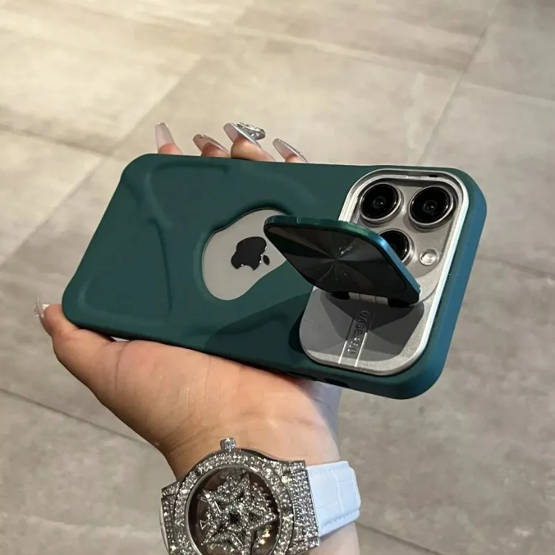 Étui magnétique avec trou de Logo à la mode pour iPhone Pro Max Plus, Protection d'objectif, support rabattable, housse en Silicone Magsafe