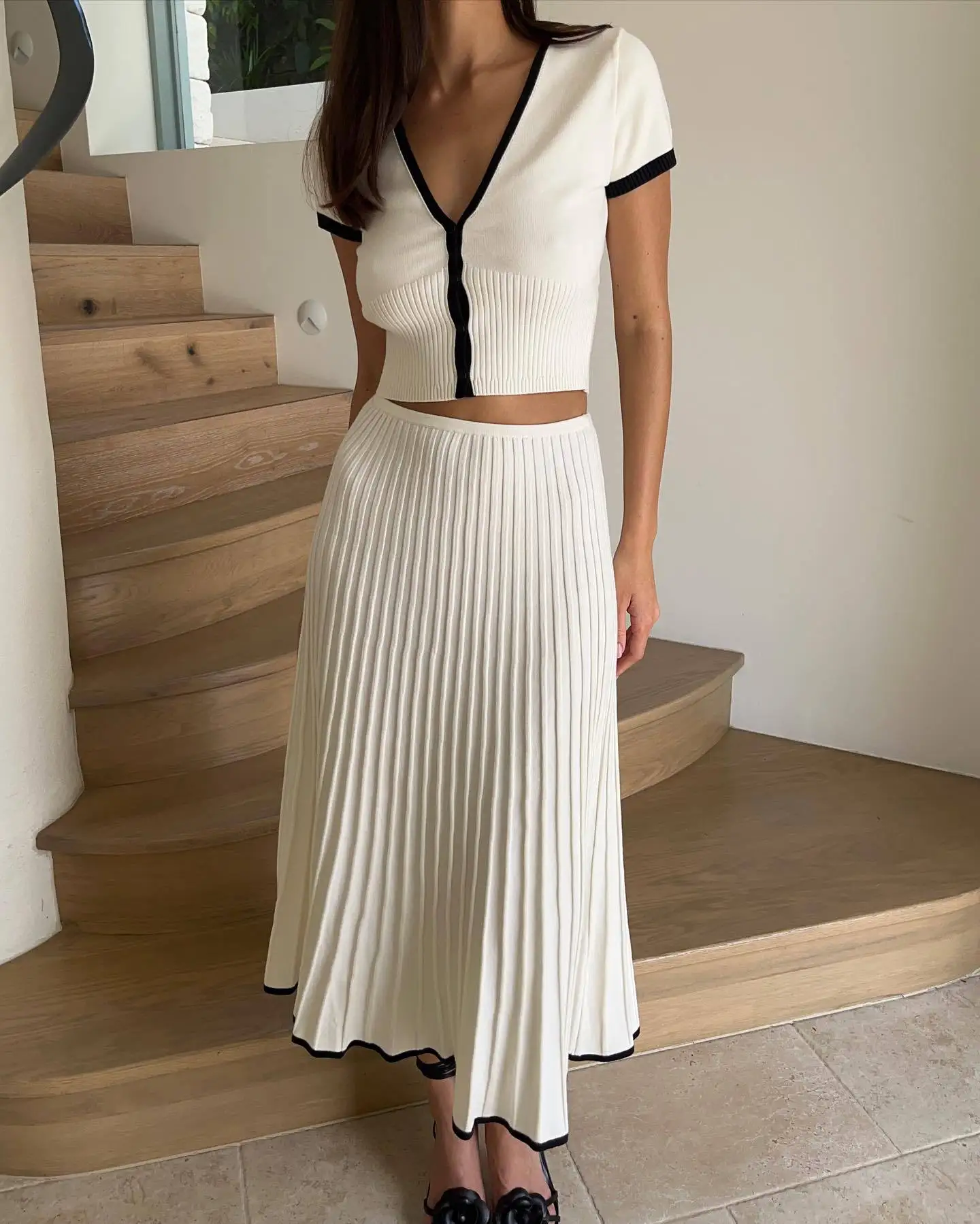 Conjunto de dos piezas de falda de punto con pliegues para mujer, camiseta corta con cuello en V profundo, falda de cintura alta de punto con retazos, conjuntos femeninos de verano