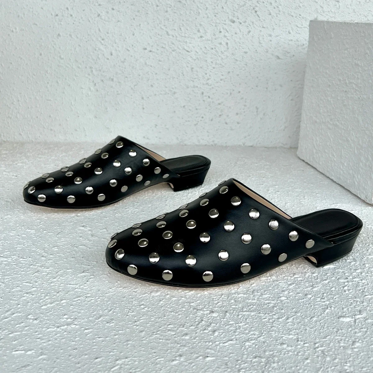 Рисунок 3 - Женские шлепанцы из натуральной кожи