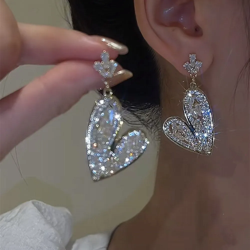 

2022 New Shiny Love Heart Full Of Rhinestone Crystal Earrings Fashion Temperament High Sense Earrings Women Exquisite Gifts