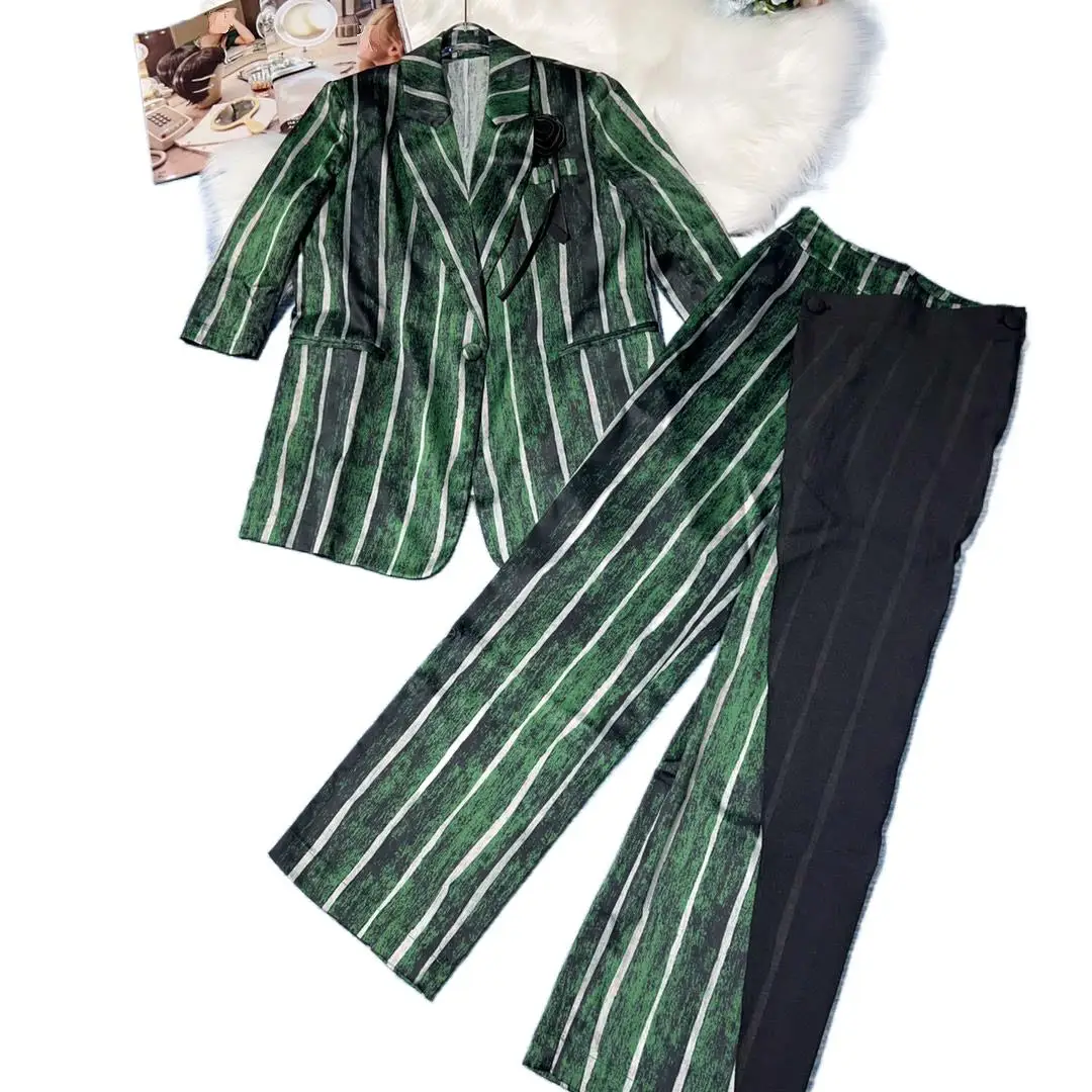 

2023 Women's Clothing New Green Stripe Printing Suit 0817