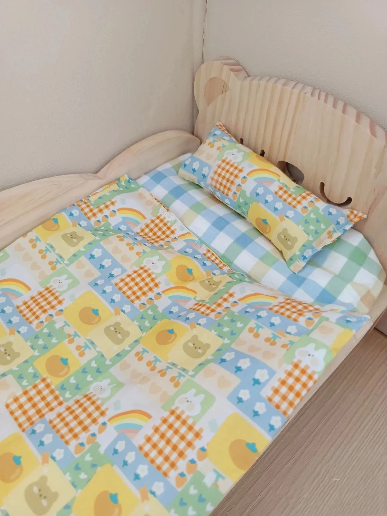

BJD doll Bedding oranges and cats Cotton Bedding fwith pillow (Fit Pullip,Ob24,Azone,Licca,ICY, JerryB, 1/6 doll series)