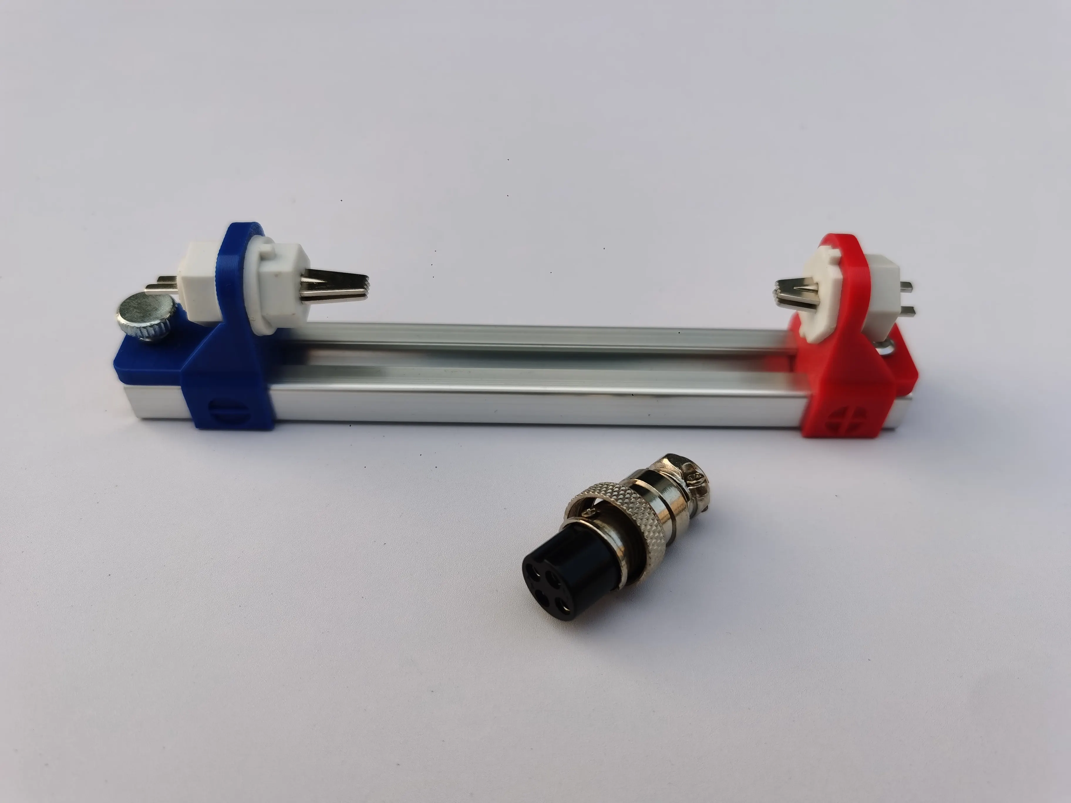 4-Draht-Prüfvorrichtung für den Innenwiderstand, einstellbarer Abstand, Basis aus Aluminiumlegierung für zylindrische Batterien 18650, 21700, 26650, 26800 – Detail 2